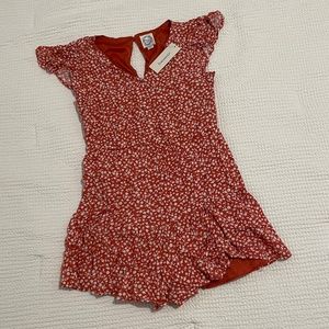 Francesca’s floral romper WITH TAGS